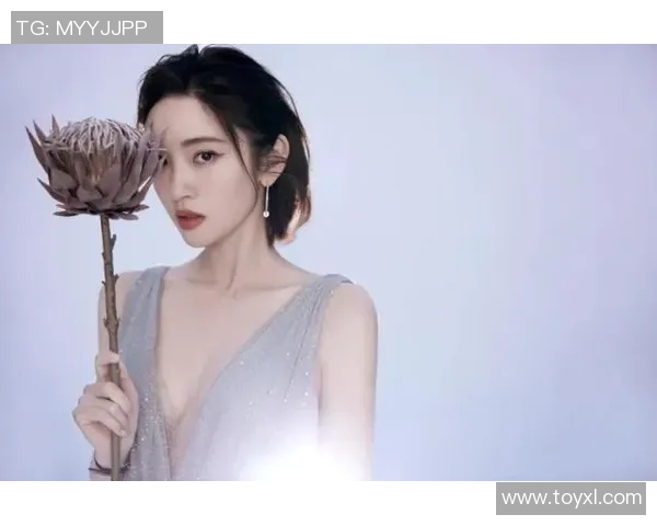 足球球星妻子出席重要场合穿搭解析 高端礼服展现优雅与魅力